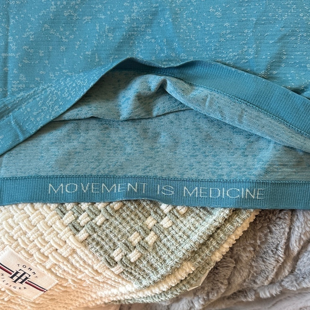Men's Blue Lululemon t shirt - Picture 3 of 5